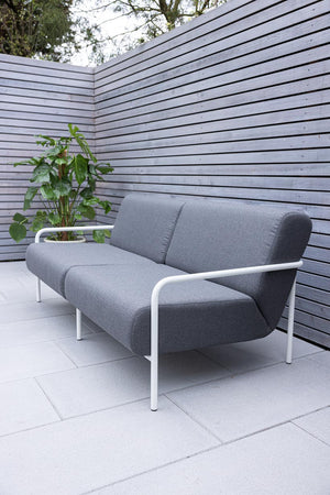 Helles Outdoor sofa für die Terrasse